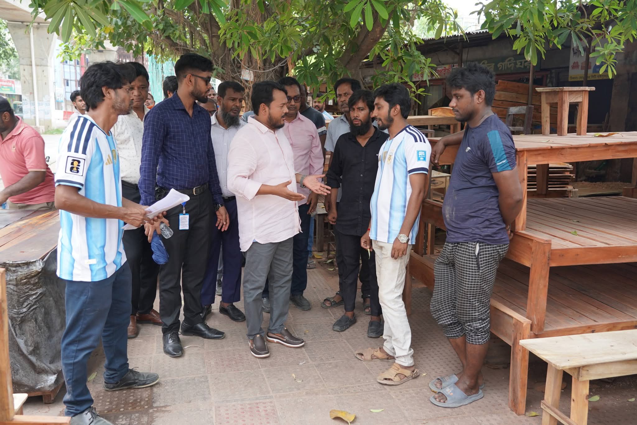 ফুটপাত দখলমুক্ত রাখতে ব্যবসায়ীদের প্রতি রাসিক প্রশাসকের আহ্বান
