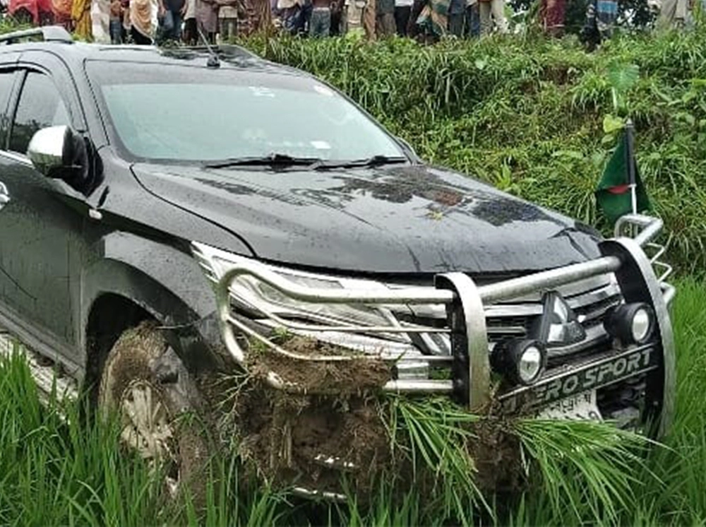 প্রতিমন্ত্রীর গাড়ির ধাক্কায় প্রাণ গেল বৃদ্ধার